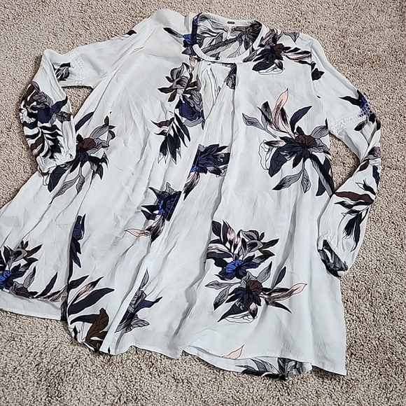 Free People Boho Floral White Tunic Top Blouse Keyhole Front Pockets Size Medium - Picture 3 of 10